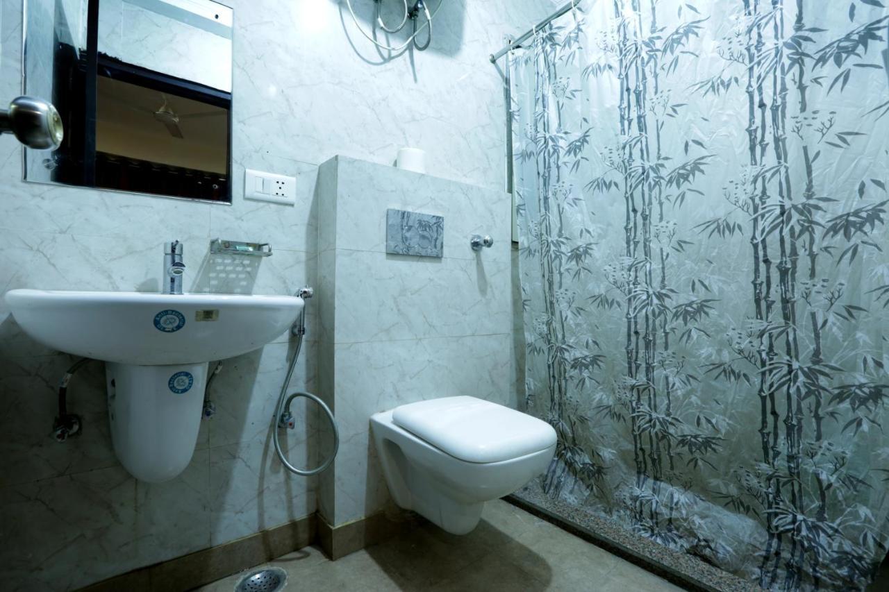 Hotel Classic Ню Делхи Екстериор снимка
